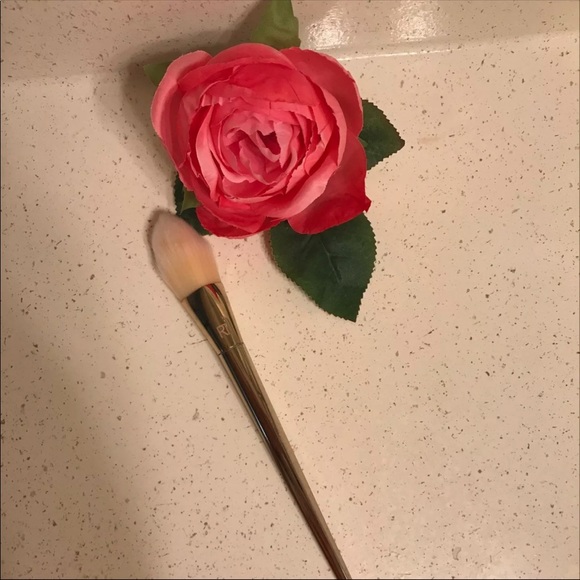 "Real Techniques" - Picture 4 of 4